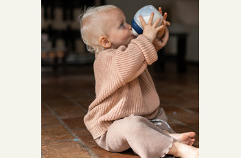 ELHEE - rond babyflesje in zacht en flexibele silicone