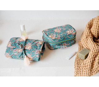 Toiletry bag Joriska - blue french flowers - Louise Misha