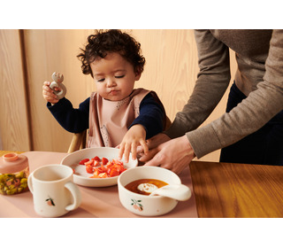 Vivi printed tableware set - peach/sea shell mix - Liewood