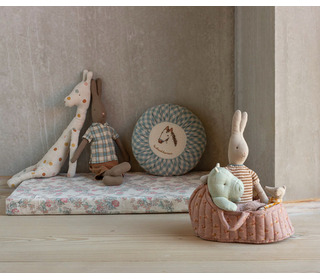 Carry cot, large - rose - Maileg
