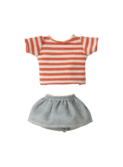 Knitted sweater and skirt, big sister mouse