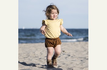 Minimalisma Scandinavische luxe basics voor kinderen en baby's. Minimalisma Scandinavische luxe basics voor kinderen en baby's.