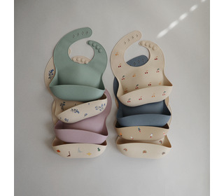 Silicone bib - blue flowers - Mushie