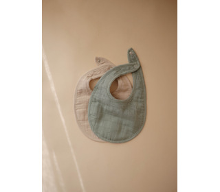 Muslin bib 2-pack - roman green/fog - Mushie Muslin bib 2-pack - roman green/fog - Mushie