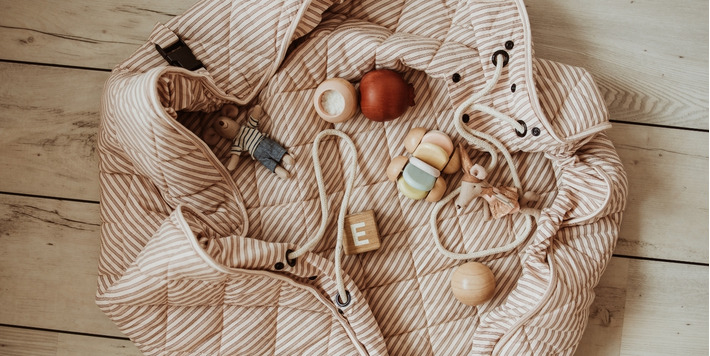 Play & Go • Noomad soft - stripes brown • 3-in-1 speelkleed, opbergzak en luiertas