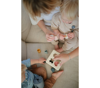 Shape sorting box - Mushie