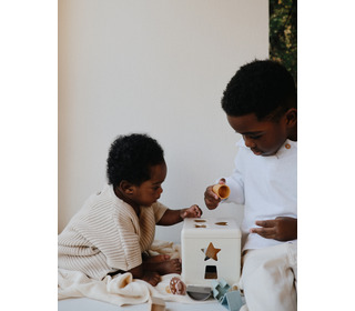 Shape sorting box - Mushie