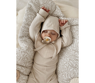 Knitted bib Fjola - ivory - Saga Copenhagen