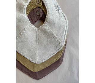 Knitted bib Fjola - ivory - Saga Copenhagen